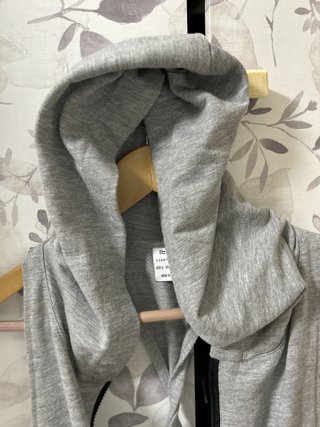 Mono con capucha y cremallera Bershka