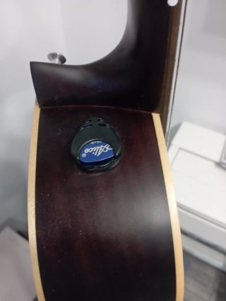 ADMIRA LUNA ELECTRIFICADA – FISHMAN CLASSIC III