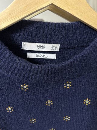 Jersey azul con detalles dorados