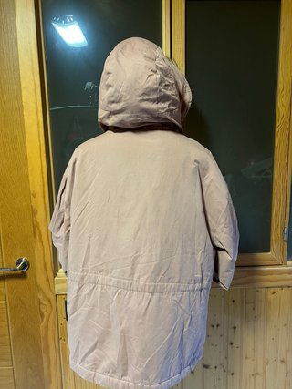 Parka rosa con capucha de pelo