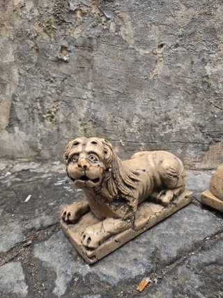 Coppia Leoni in marmo