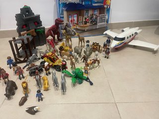 Lote Playmobil: Policía, Dinosaurios y Avión