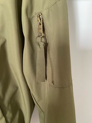 Cazadora regular fit kaki Zara