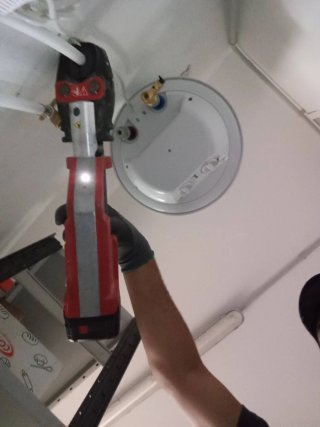 Fontanero y electricista