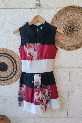 Robe courte Rinascimento S fleurs / Vestido...