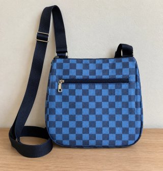 Riñonera checker azul y negra