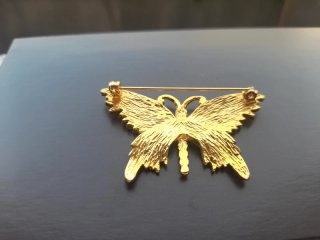 Spilla farfalla smaltata oro e strass