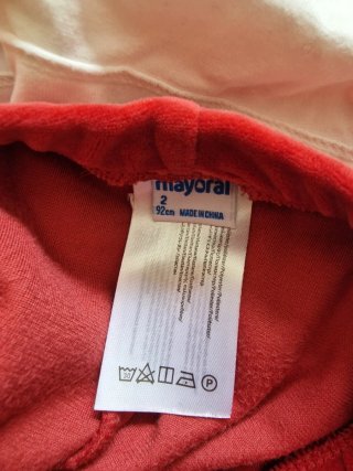 Conjunto menina t-shirt e calças vermelhas