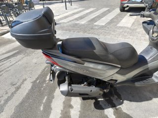 Moto Scooter Kymco 125 Gris