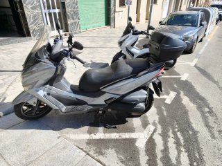 Moto Scooter Kymco 125 Gris