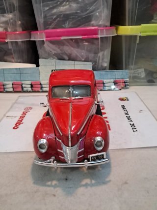 FORD SEDAN 1940 , ESCALA 1/18
