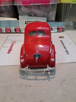 FORD SEDAN 1940 , ESCALA 1/18