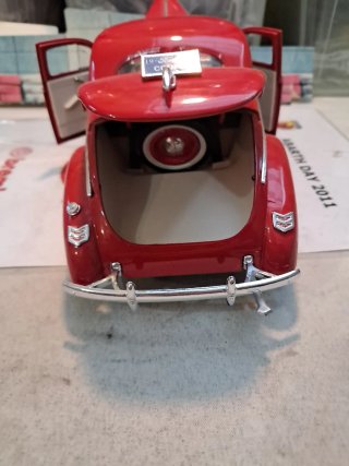 FORD SEDAN 1940 , ESCALA 1/18