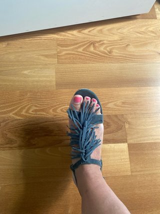 Sandalias cuña flecos azules grisaceas
