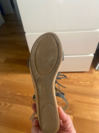 Sandalias cuña flecos azules grisaceas
