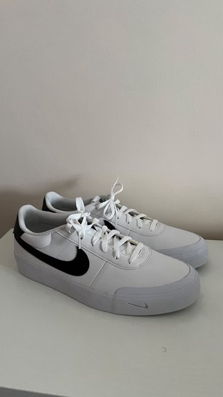 Zapatillas Nike Blancas y Negras