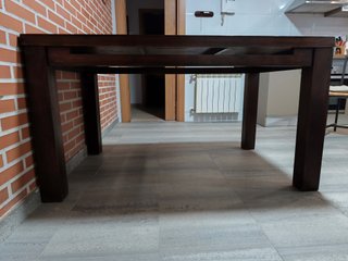 Mesa de comedor de madera estilo clásico