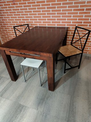 Mesa de comedor de madera estilo clásico
