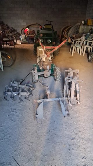 Máquina labrar  con cultivador y arado