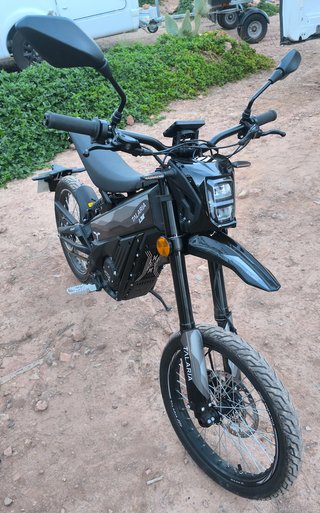 Moto eléctrica Talaria xXx L3e TL2500 como 125 cc