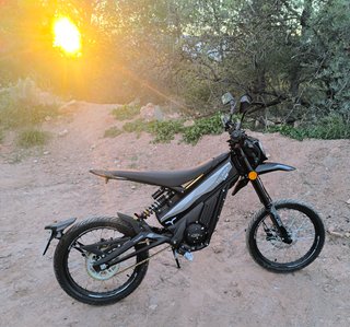 Moto eléctrica Talaria xXx L3e TL2500 como 125 cc