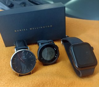 Lote 3 Relojes: Daniel Wellington, Digital, Smartw