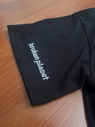 T-Shirt Broken Planet Nera Grafica