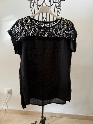 Blusa de lino, negra con encaje