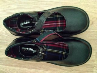 Zapatos negros con cuadros y tacón