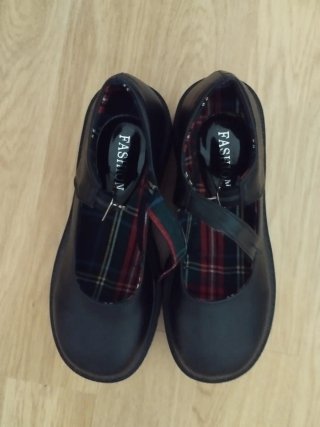 Zapatos negros con cuadros y tacón