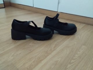 Zapatos negros con cuadros y tacón