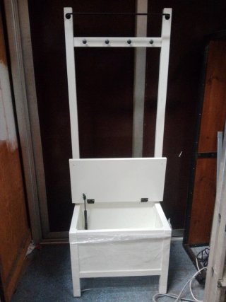 Perchero de madera blanco Ikea con banco