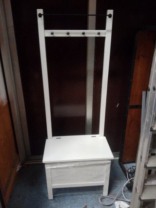 Perchero de madera blanco Ikea con banco