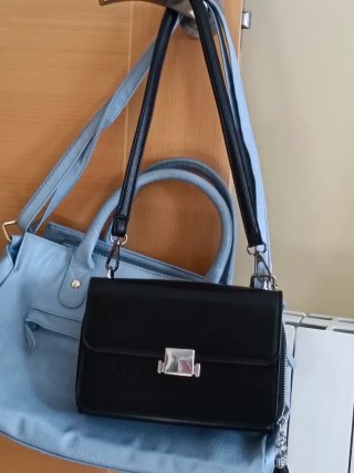 Set de bolsos: negro, azul y blanco