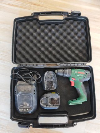 2 Baterías Bosch + Cargador + Taladro averiado