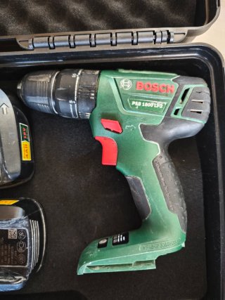 2 Baterías Bosch + Cargador + Taladro averiado