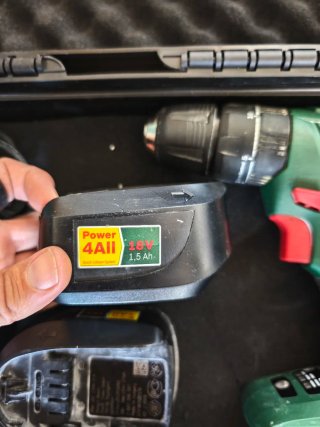 2 Baterías Bosch + Cargador + Taladro averiado