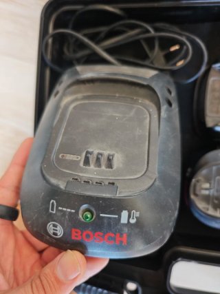 2 Baterías Bosch + Cargador + Taladro averiado