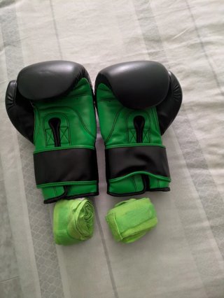 Guantes Boxeo IMPACTO 14oz Negros/Verdes y vendas