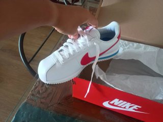 Zapatillas Nike Cortez Blancas y Rojas