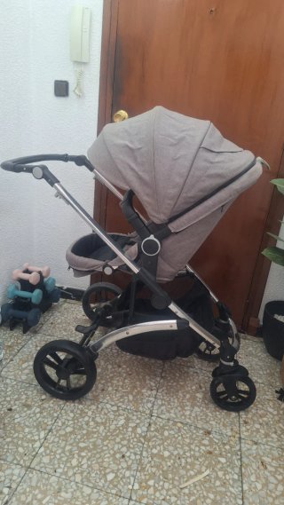 Carro de bebé gris