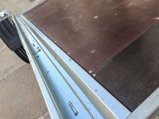 Alquiler de remolque plataforma 330x184 cm