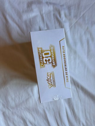 Caja Entrenador Élite Pokémon 30 Aniversario