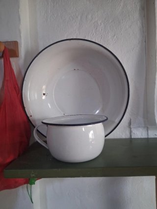 Palangana y escupidera antiguas