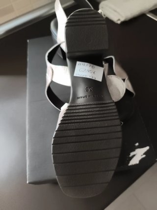 Sandalias Kalza's doradas y plateadas