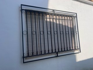 Reja de ventana de hierro forjado