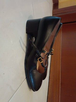 Scarpe nere con cinturino