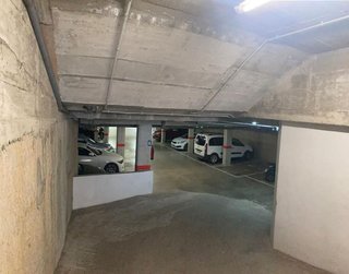 Garaje en venta en La Font de la Guatlla en Barcelona