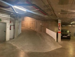 Garaje en venta en La Font de la Guatlla en Barcelona