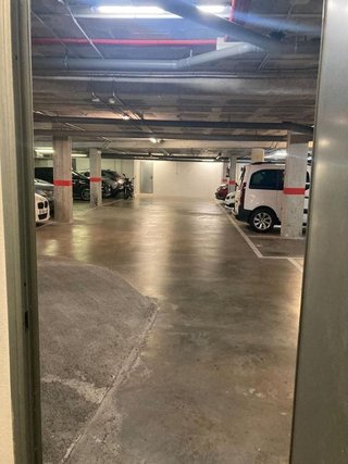 Garaje en venta en La Font de la Guatlla en Barcelona